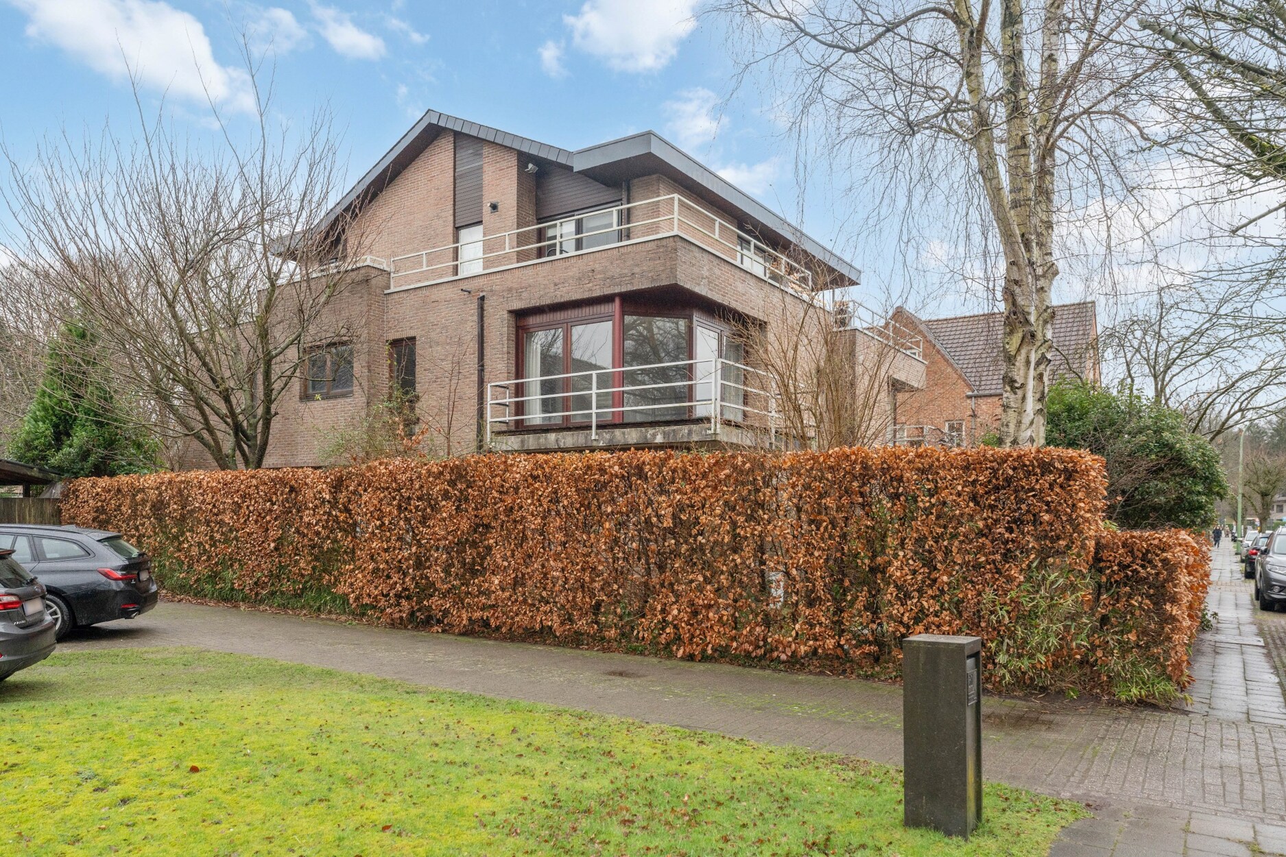 Volledig gerenoveerd app. (114m²) in doodlopende straat met 2 terrassen en garagebox