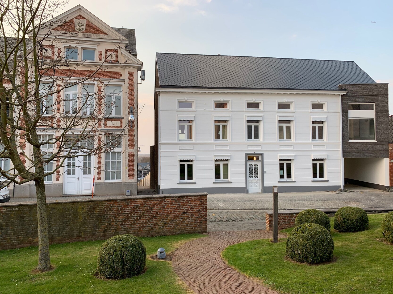 Uniek duplex-appartement (137m²) met 3 slaapkamers en autostaanplaats in historisch pand