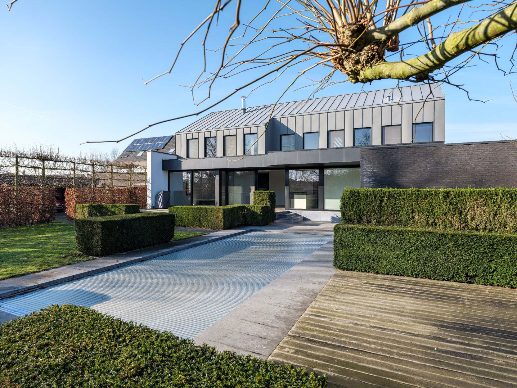 Exclusieve moderne en energiezuinige villa met zwembad op perceel van ca. 1.851m² te Gierle! 