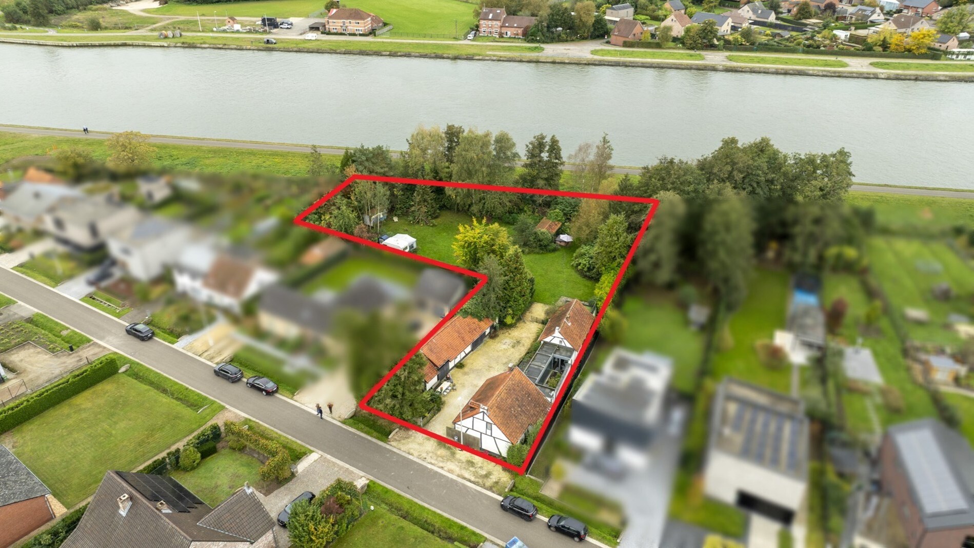 Karaktervolle, gemoderniseerde hoeve op een perceel van 2176m2 gelegen op een toplocatie te Hasselt.