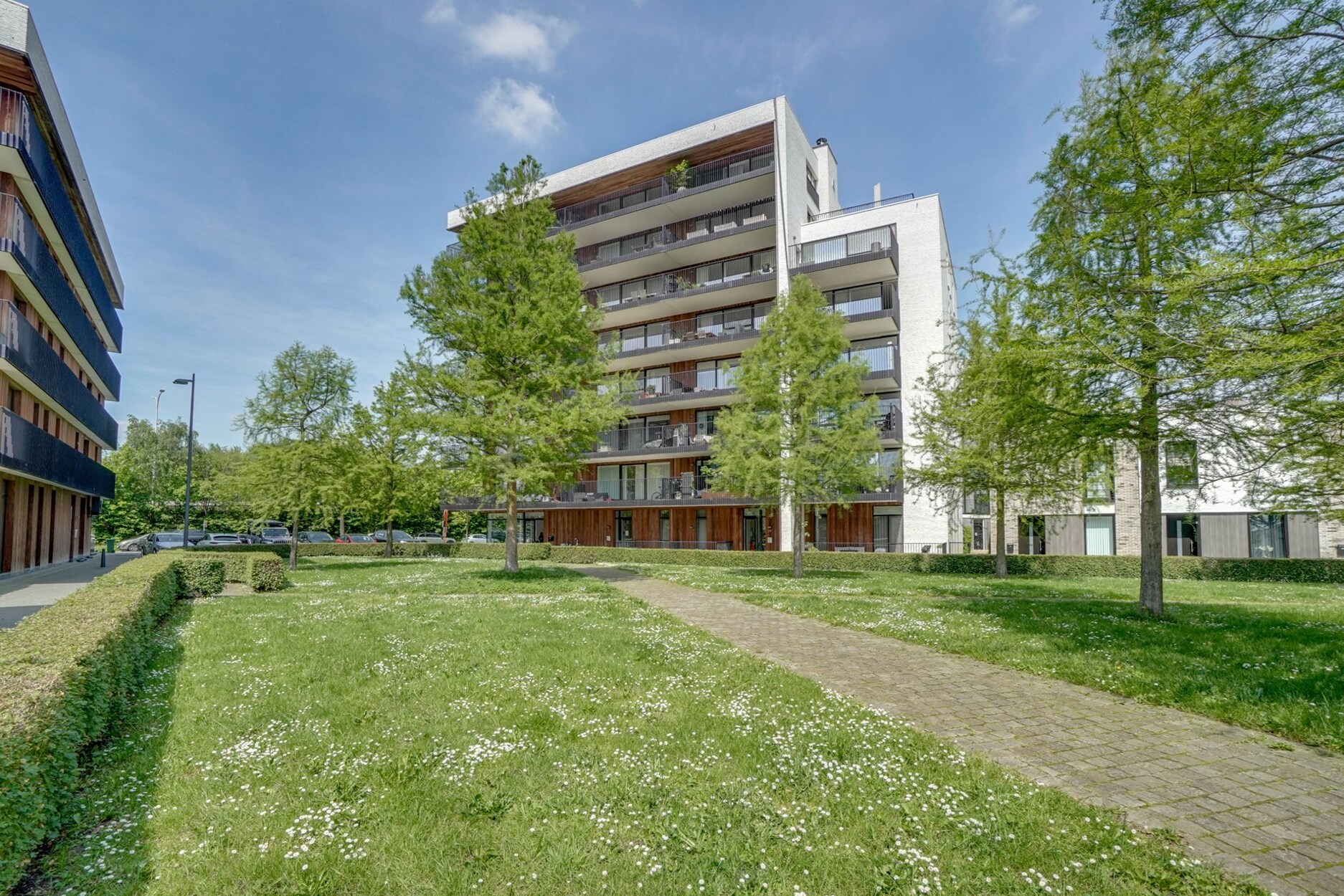 Recent, hoogwaardig afgewerkt penthouse binnen de grote ring van Hasselt.