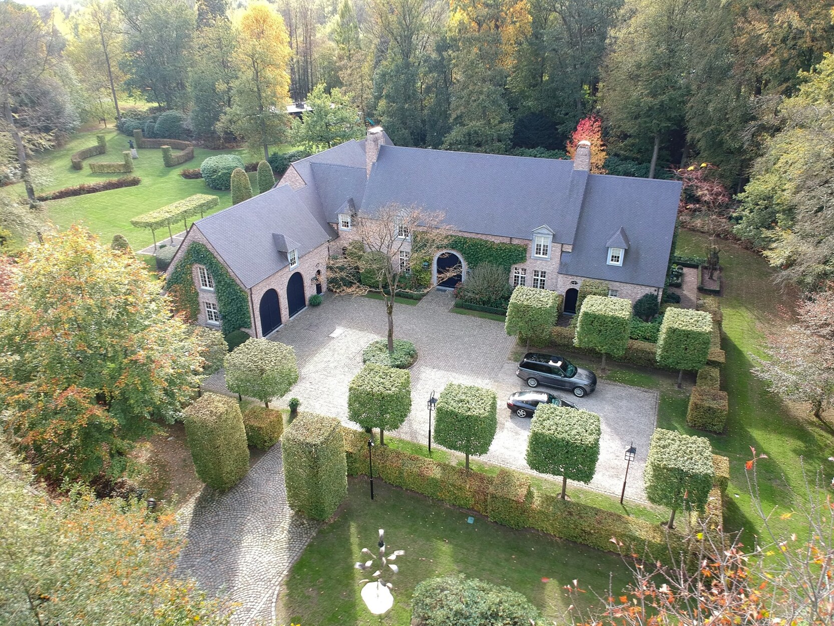 Riante Kasteelhoeve op de meest Unieke en begeerde locatie in Schildehof op 2,7 ha.