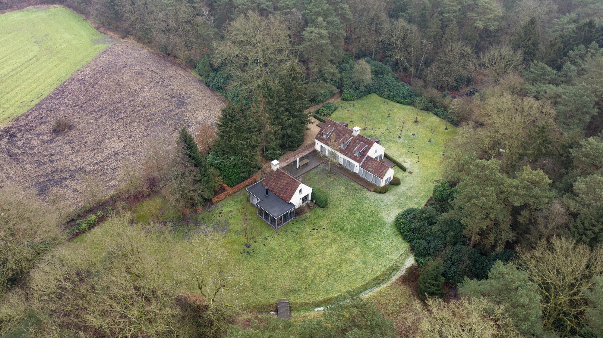 Prachtige villa met 2 slpks op domein van 1,2 Ha gelegen in de natuur te Mol-Postel