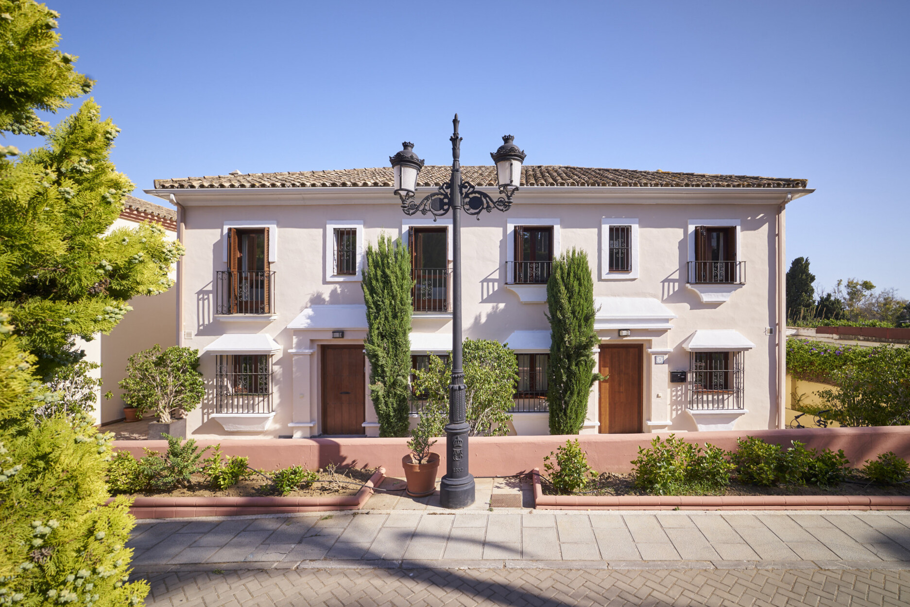 Prachtige grote vrijstaande villa in de meest exclusieve wijk van Marbella, aan de Golden Mile