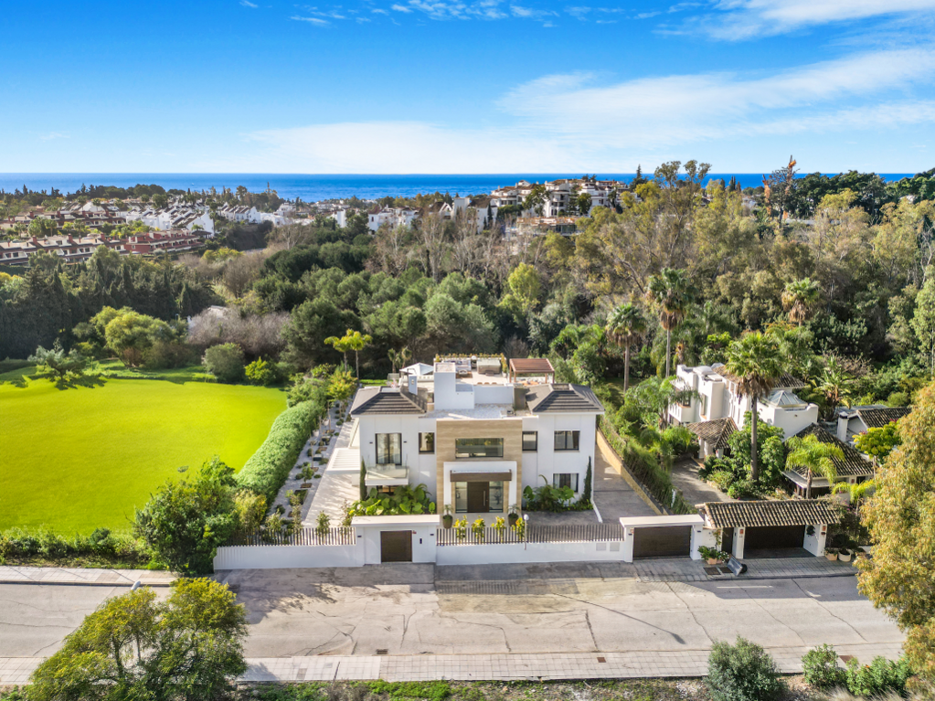 Prachtige grote villa in eigentijdse stijl aan de Golden Mile van Marbella