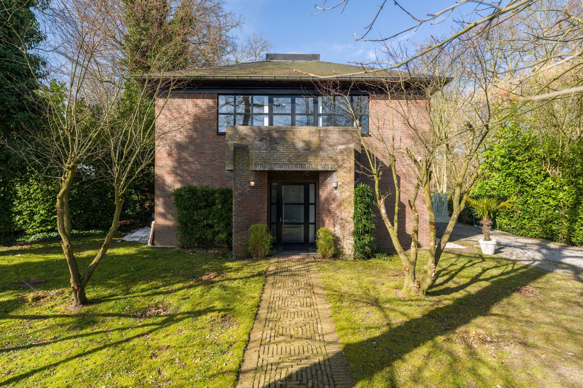 Karaktervolle en unieke villa gelegen op een terrein van 1.223 m² in het prestigieuze Sterrebos te Stevoort (Hasselt)