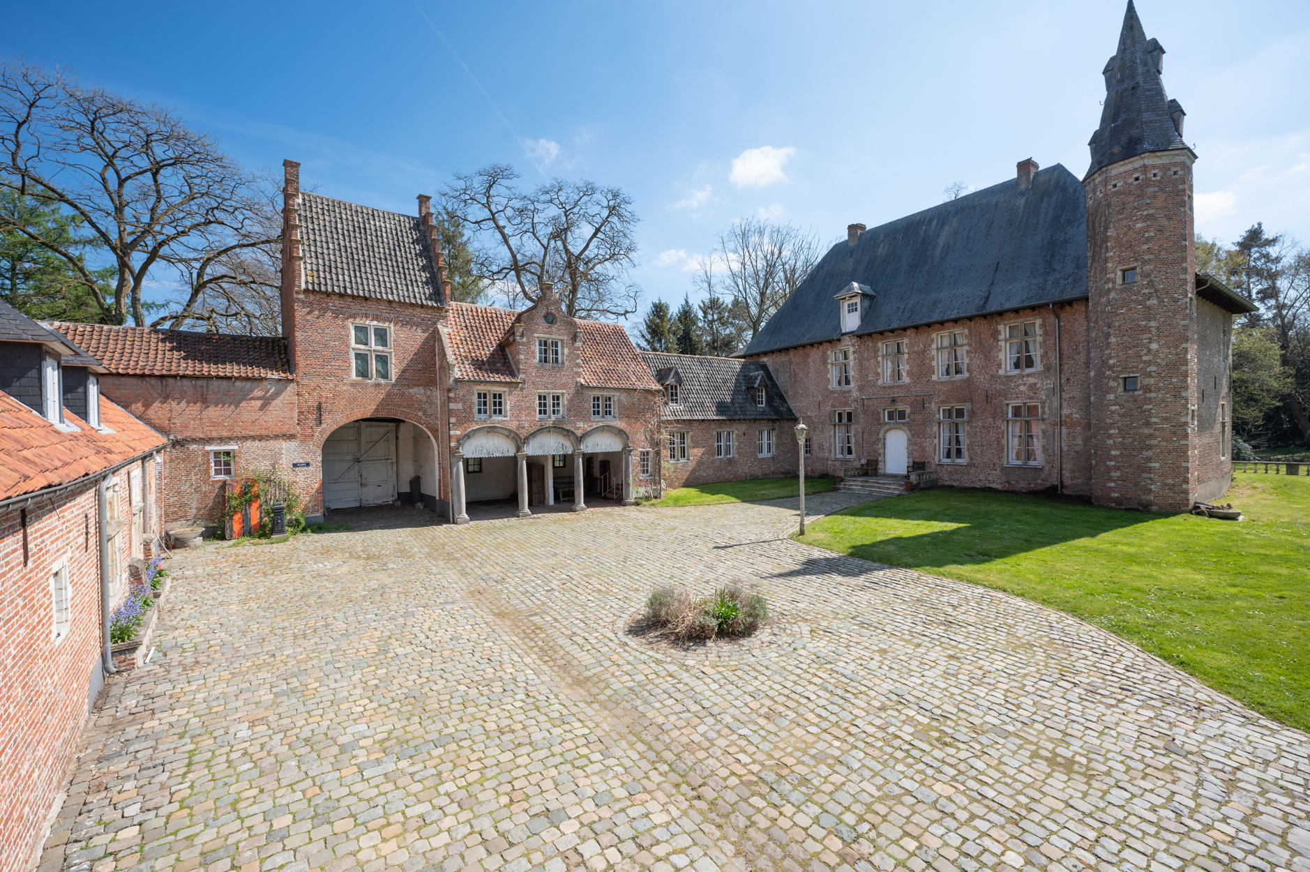  Kasteel ‘Tielenhof’ te Kasterlee op ca. 2 ha