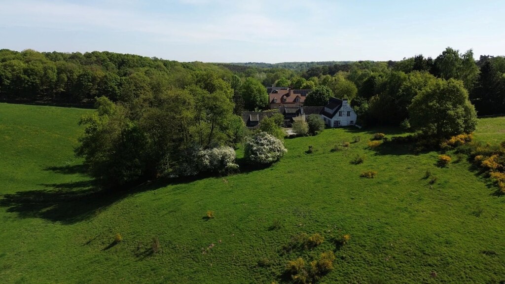 8560051